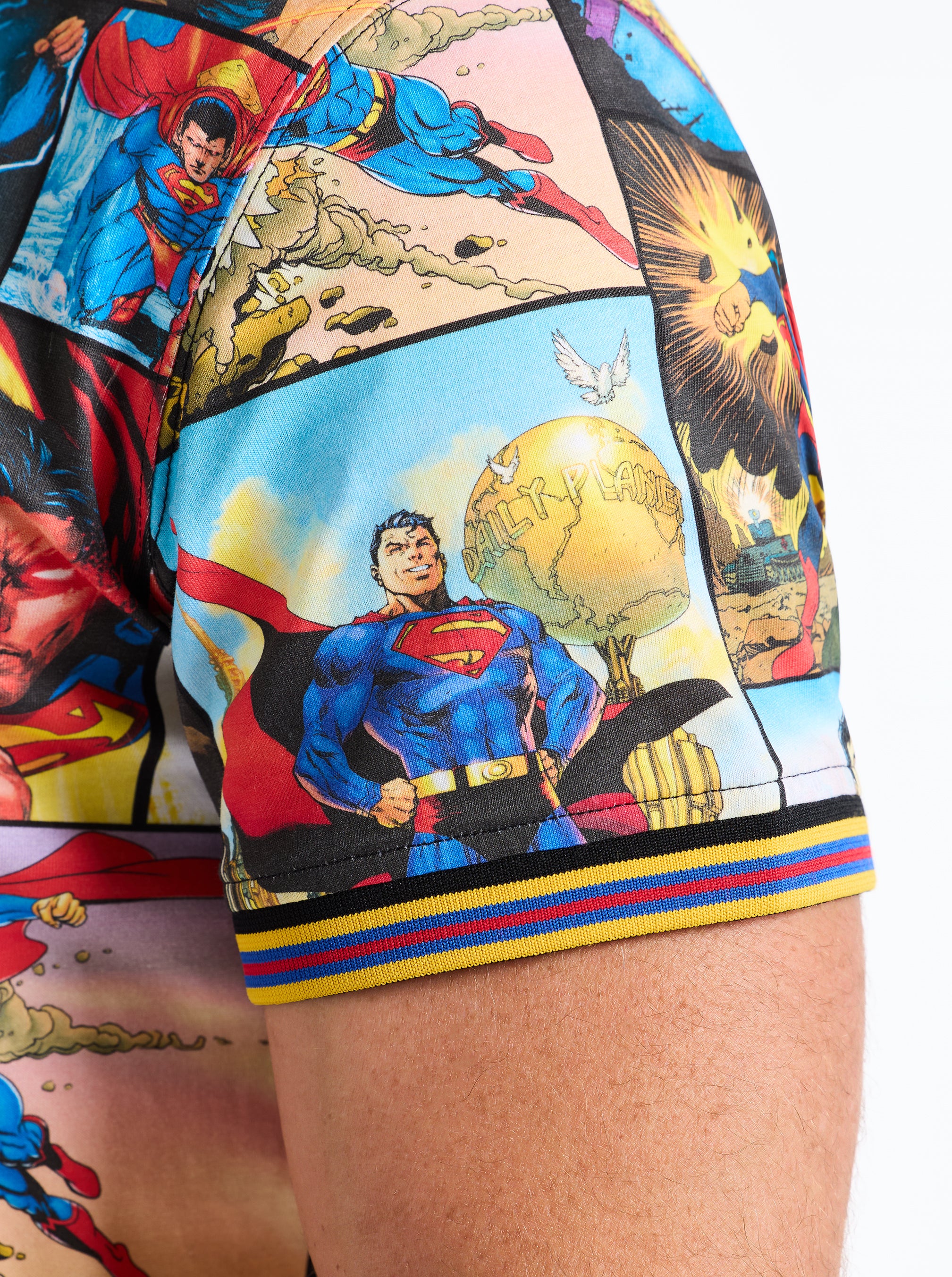 SUPERMAN™ x ROBERT GRAHAM DEFENDER SHORT SLEEVE T-SHIRT