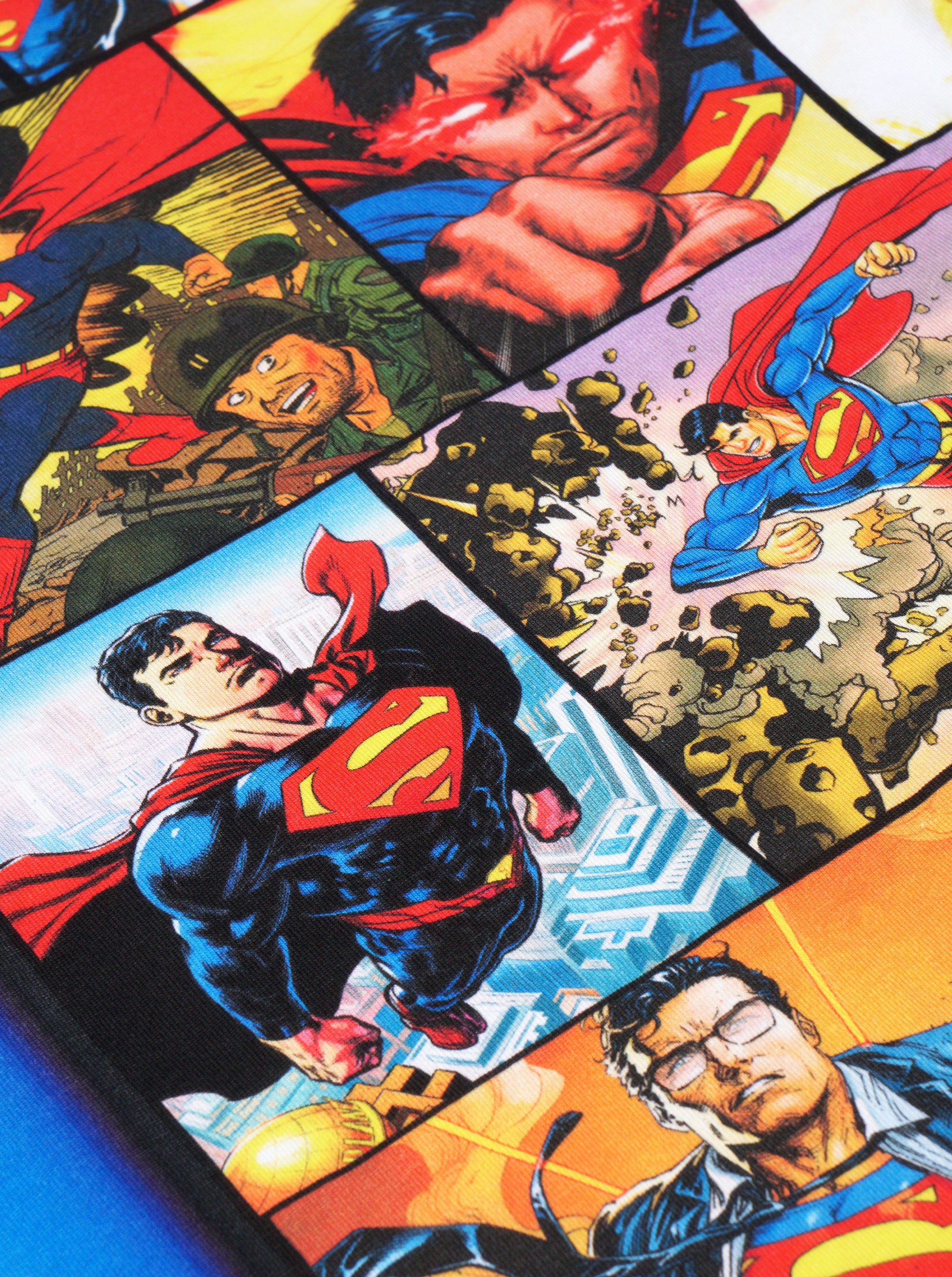 SUPERMAN™ x ROBERT GRAHAM DEFENDER SHORT SLEEVE T-SHIRT