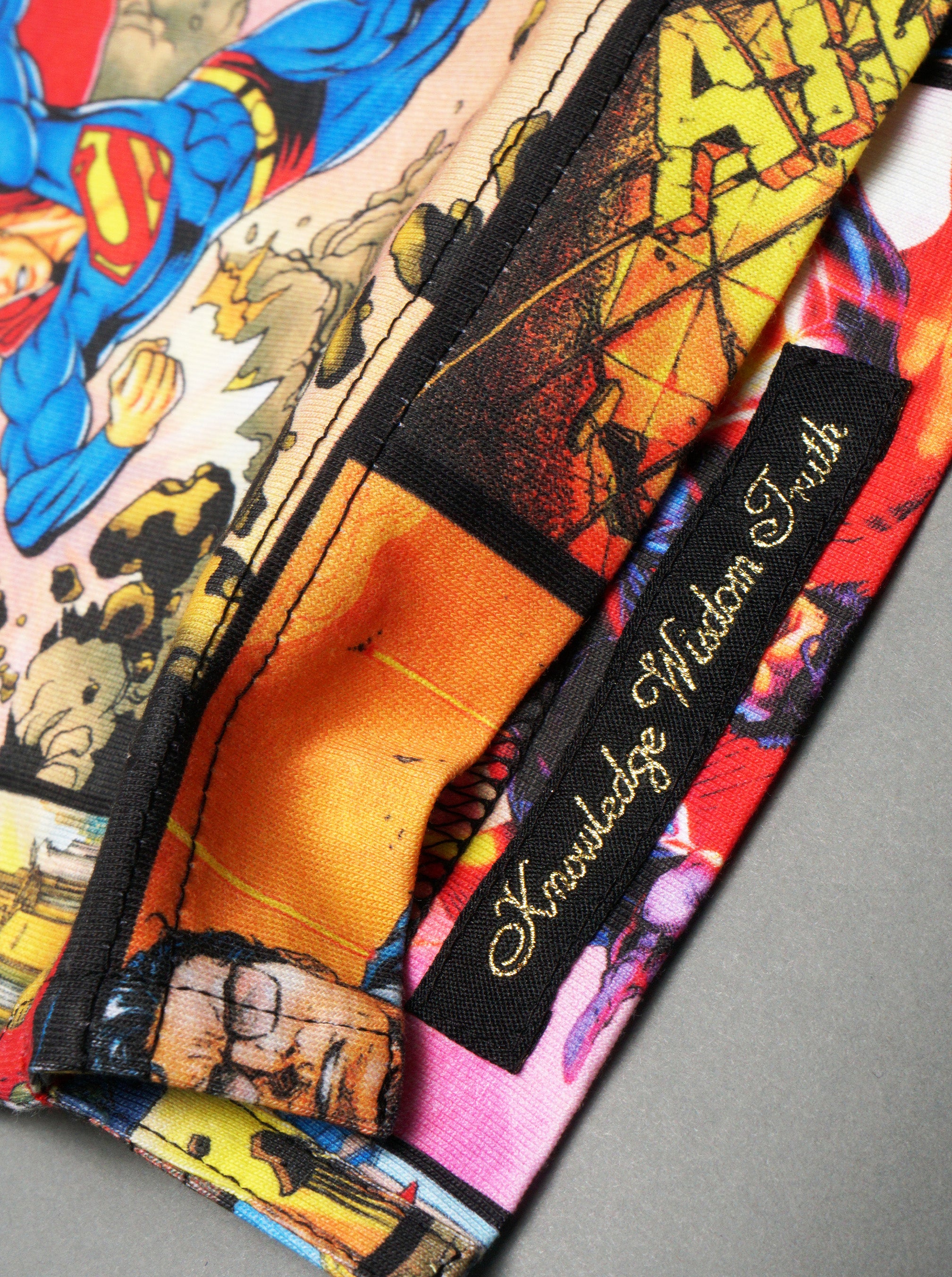 SUPERMAN™ x ROBERT GRAHAM DEFENDER SHORT SLEEVE T-SHIRT