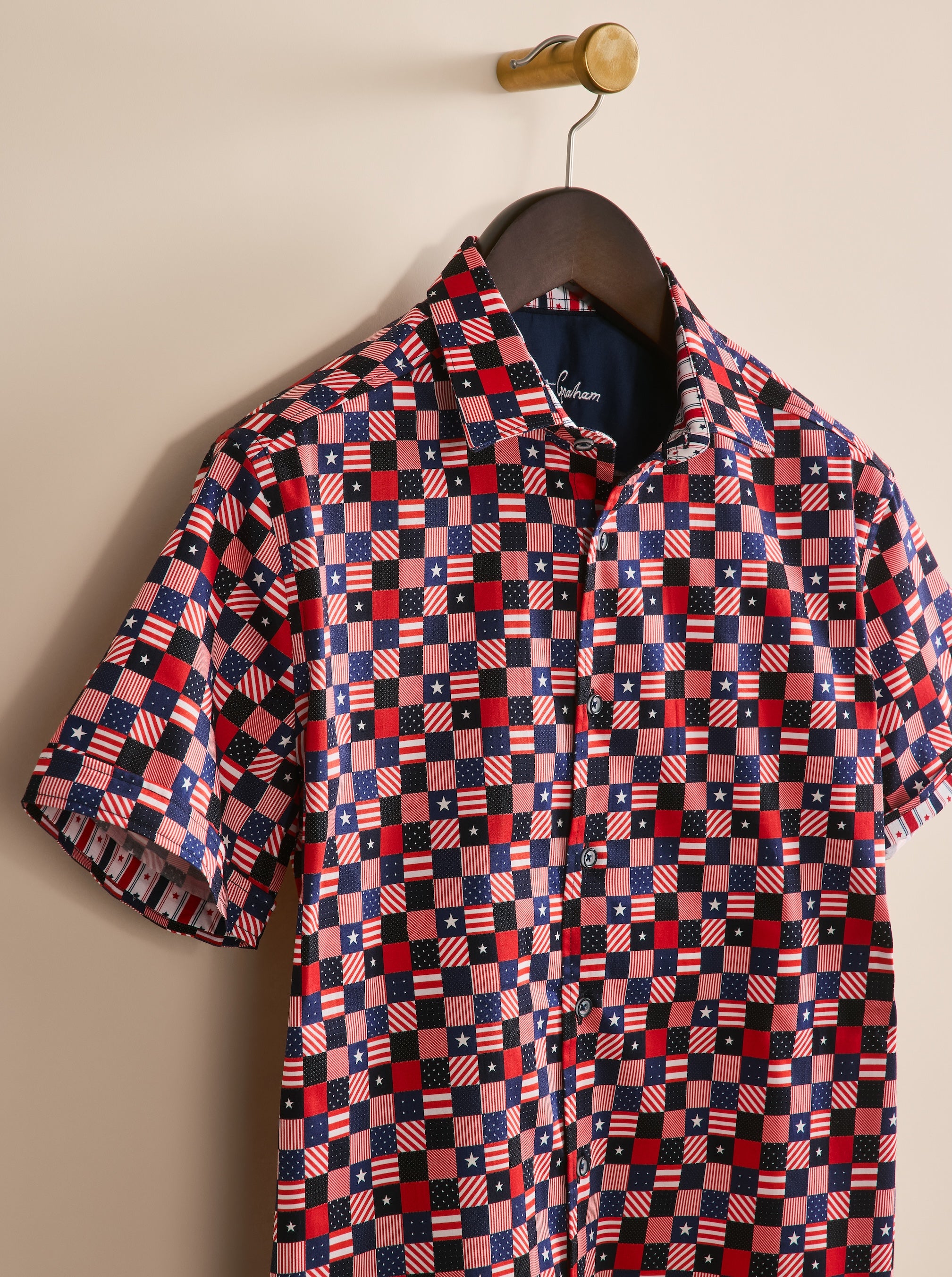 STARS ALIGNED SHORT SLEEVE BUTTON DOWN SHIRT