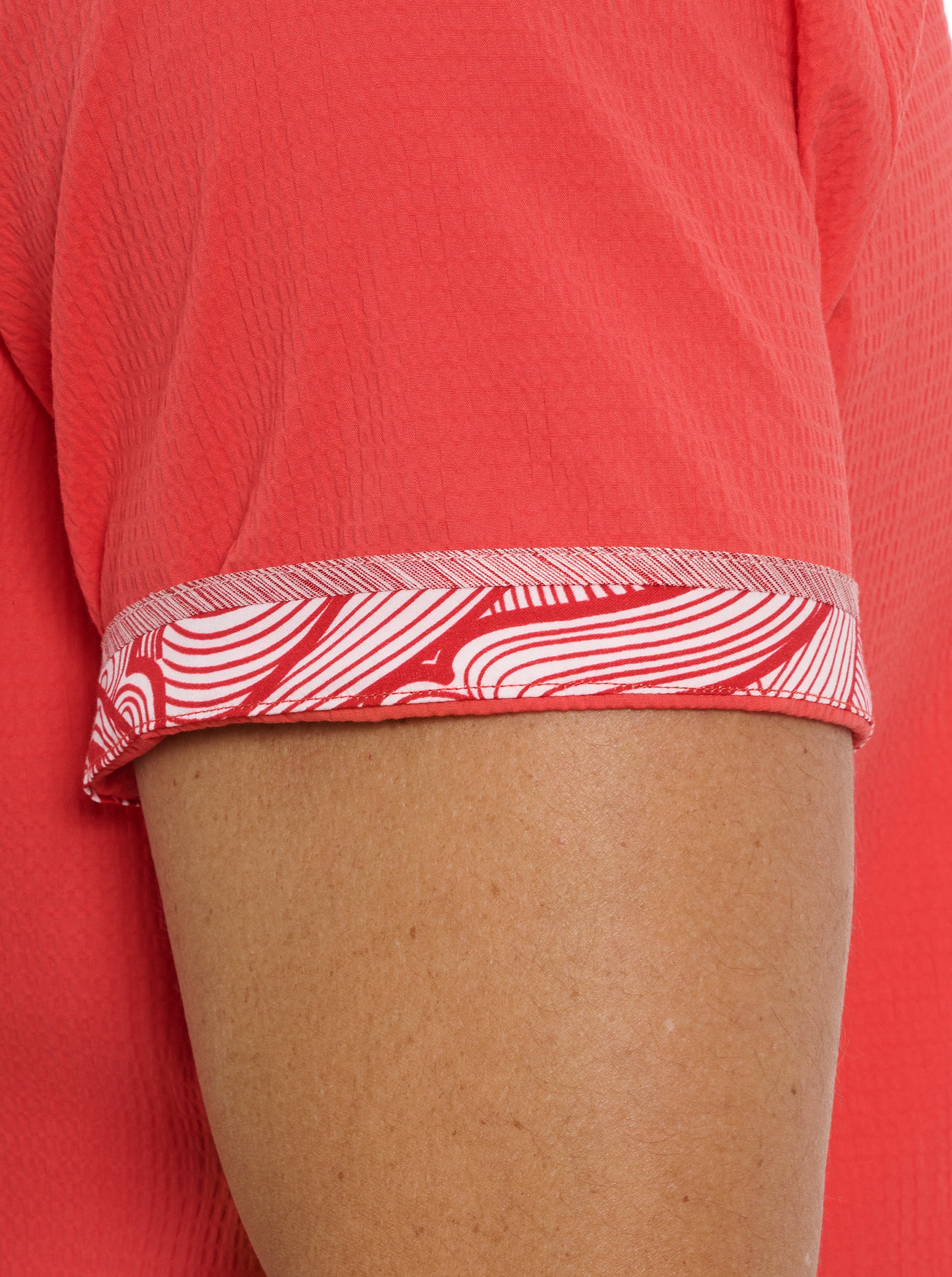 SHARK BITE 2 SHORT SLEEVE BUTTON DOWN SHIRT