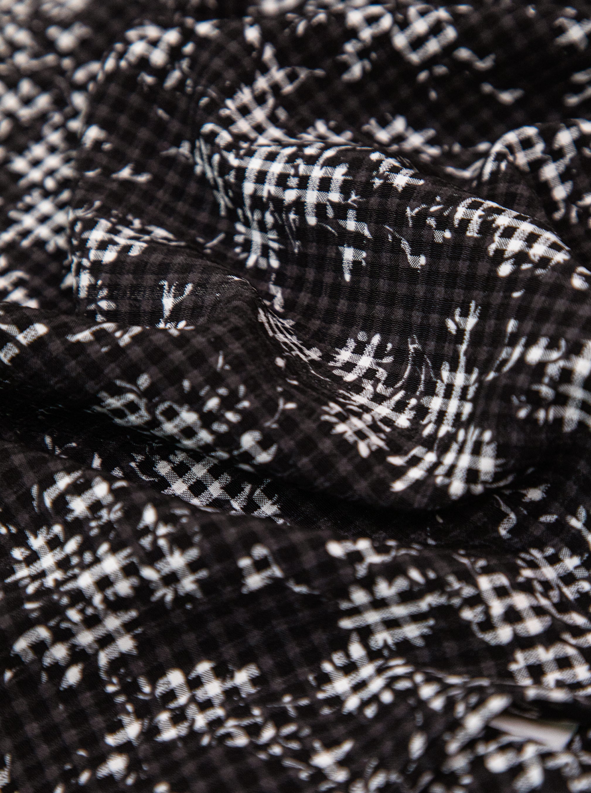 ANGOLA LONG SLEEVE BUTTON DOWN SHIRT