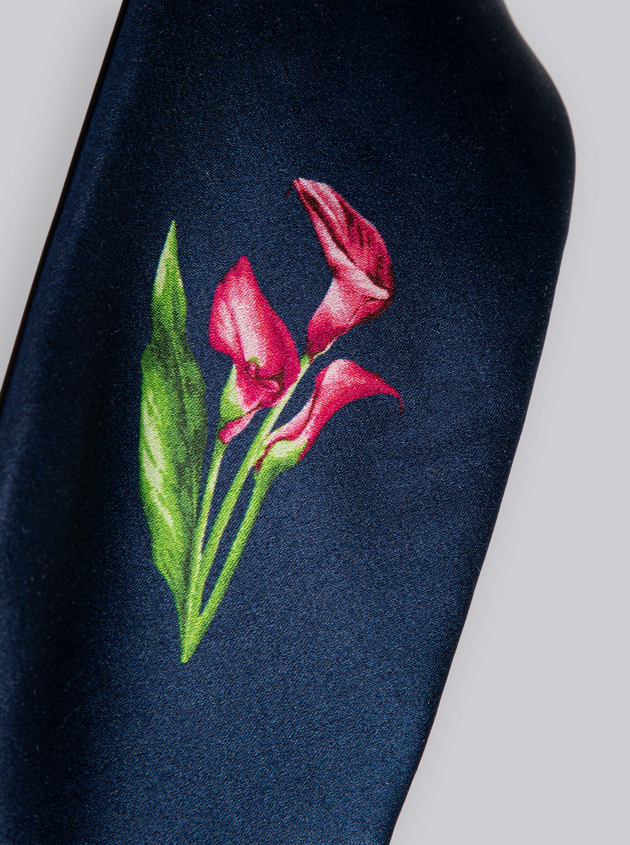 PINK FLOWER TIE