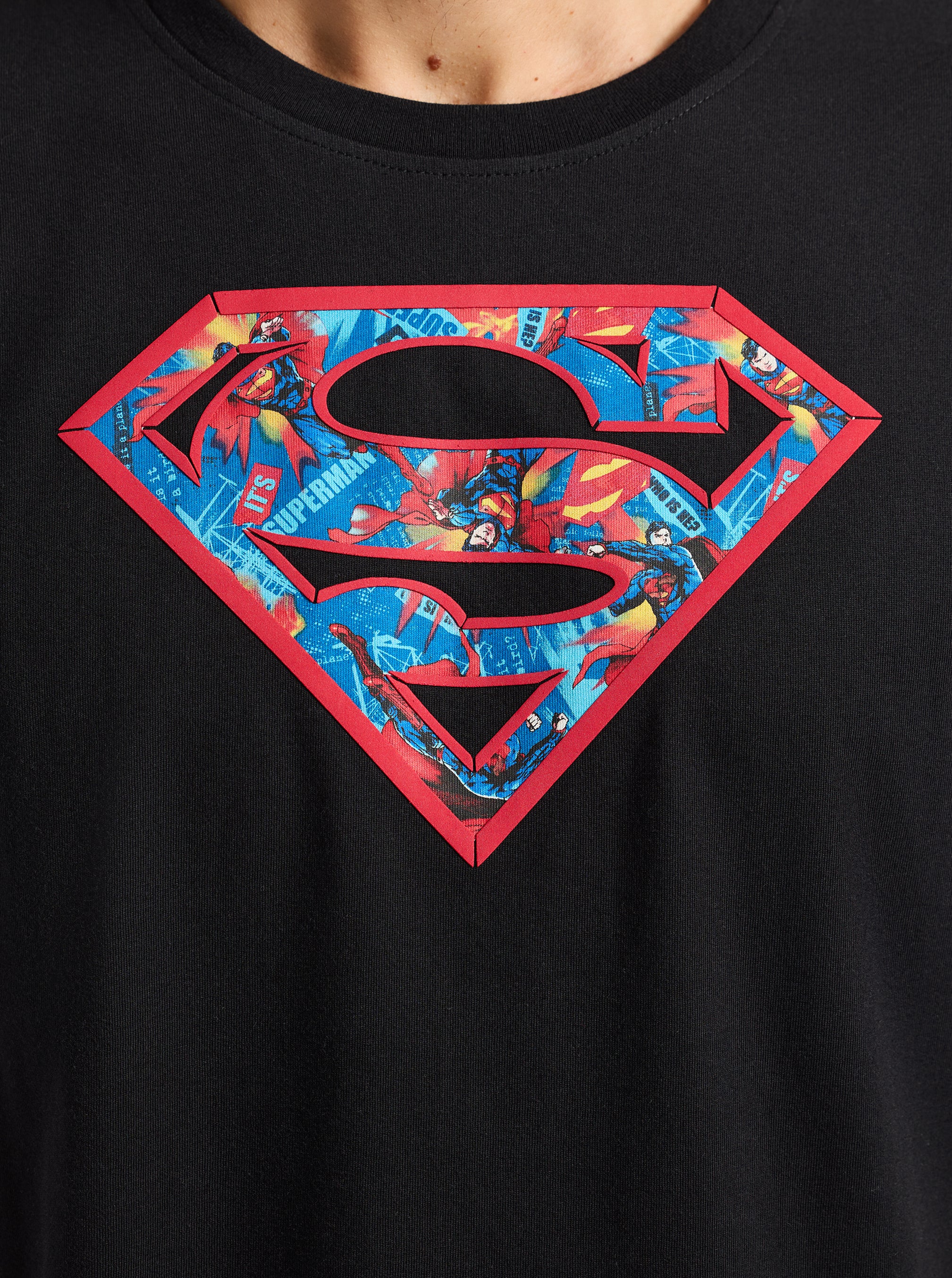 THE SUPERMAN™ x ROBERT GRAHAM SHIELD SHORT SLEEVE T-SHIRT