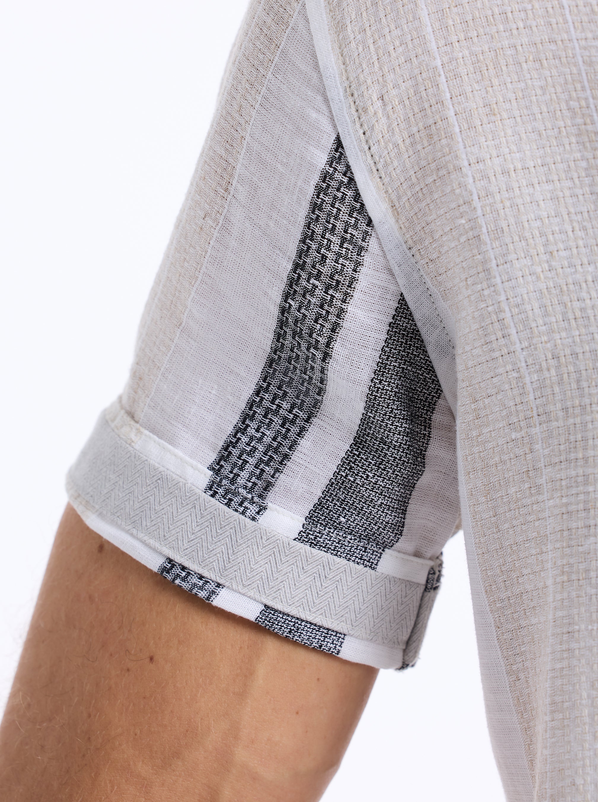 MAKAI SHORT SLEEVE BUTTON DOWN SHIRT