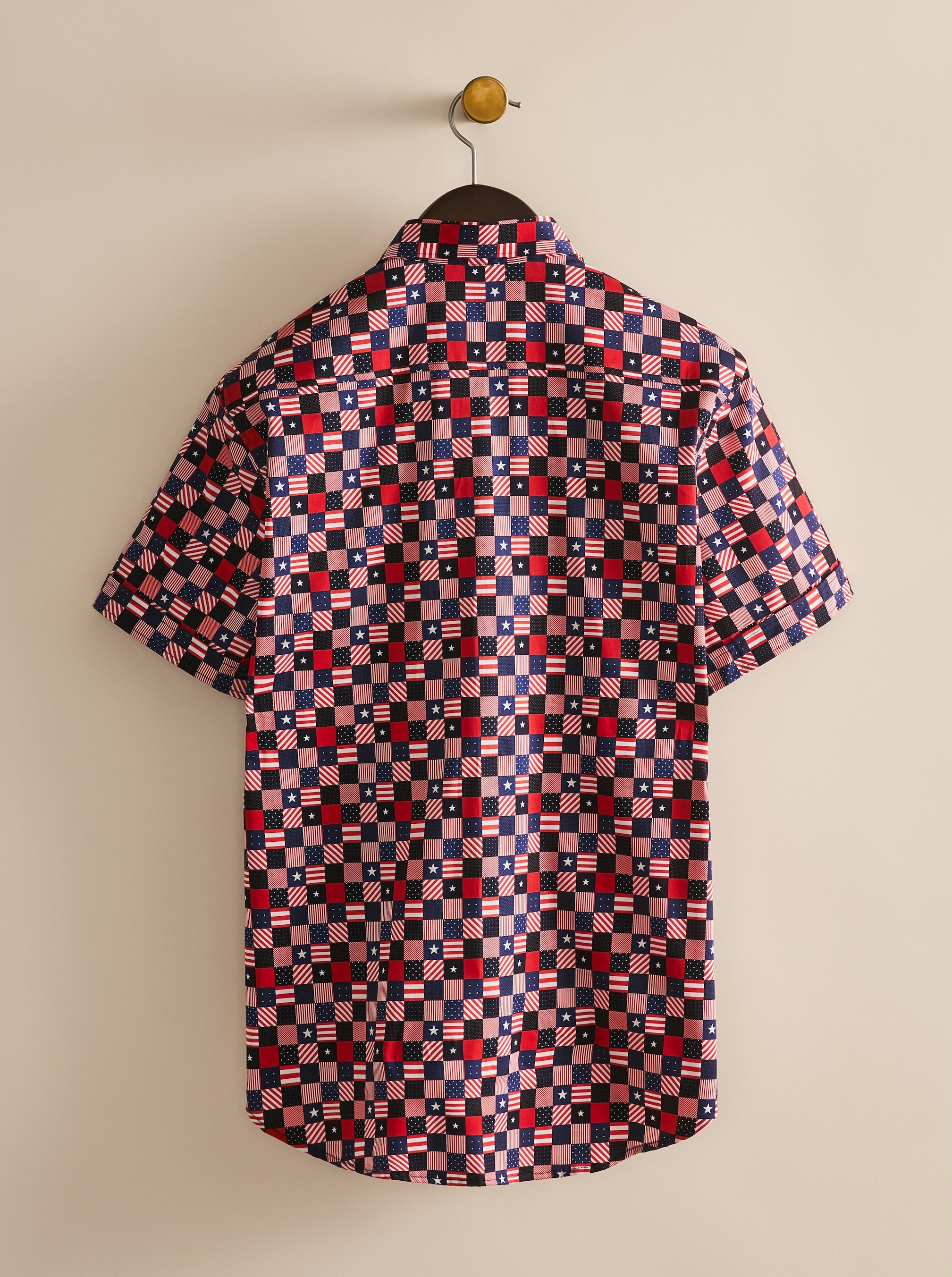 STARS ALIGNED SHORT SLEEVE BUTTON DOWN SHIRT