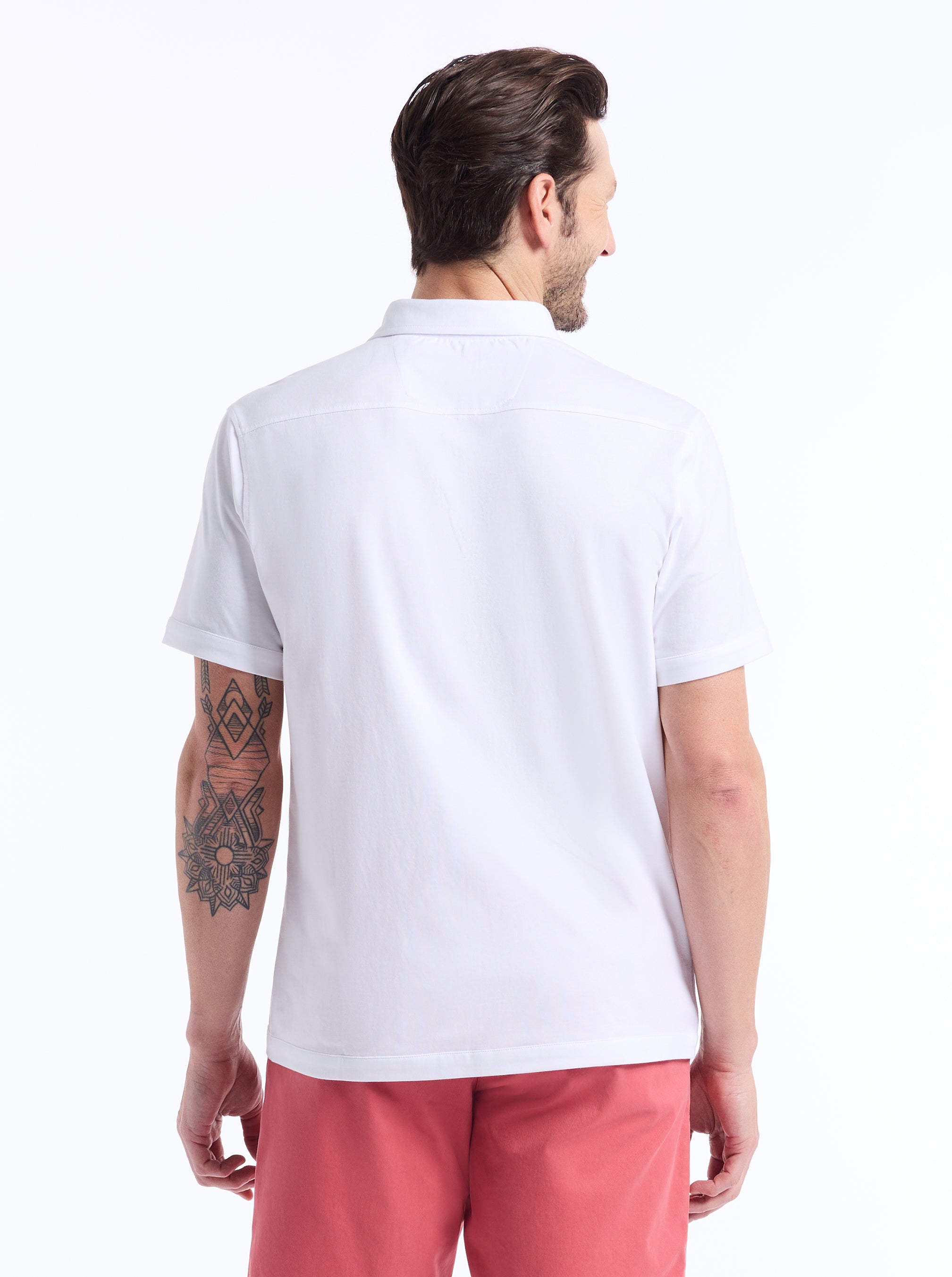 OUT OF OFFICE SHORT SLEEVE BUTTON DOWN SHIRT